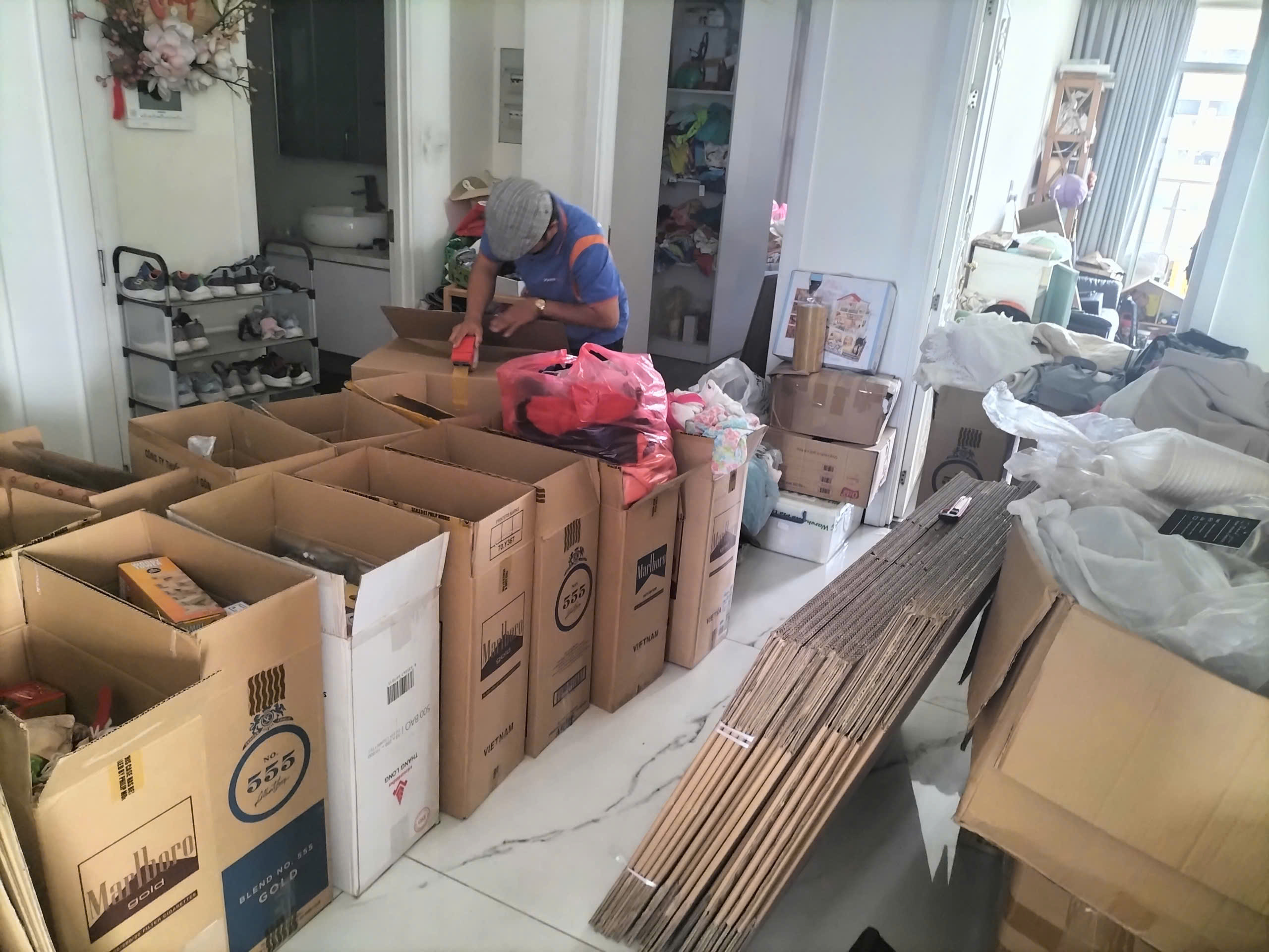 Shipping personal belongings for relocation